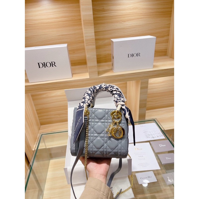 Túi xách diỏr bản da thật tag vàng sz 20 và 17