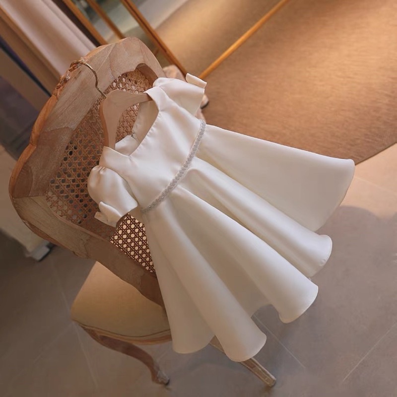 Tiệm may Nắng - Đầm công chúa tafta tay phồng đính hạt eo