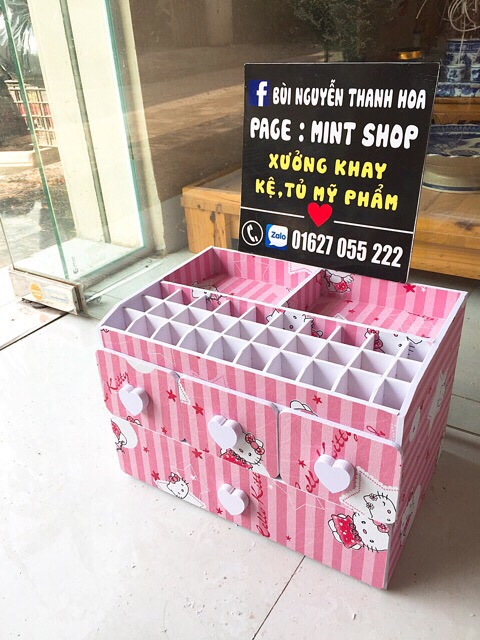 Kệ mỹ phẩm 3 tầng đặc biệt hello kitty sọc 30 ô son