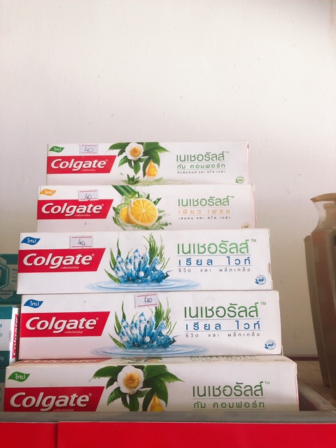 Kem Đánh Răng Colgate Naturals Gum Comfort Tea Tree Oil & Aloe Vera 180g - Tinh Chất Trà & Nha Đam