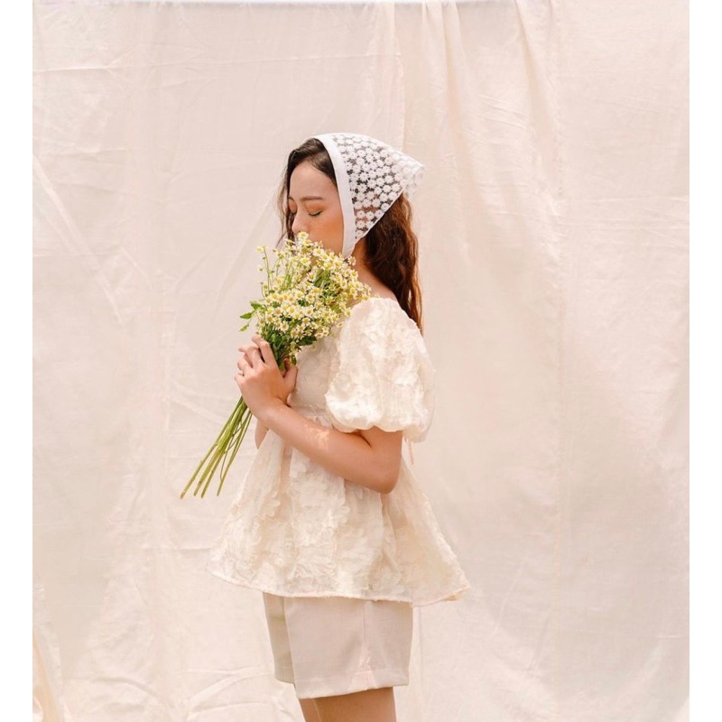Set áo ren tay bồng và quần short xinh xắn