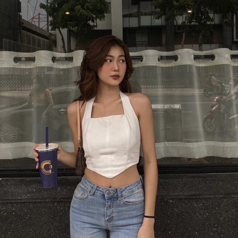 Áo croptop thắt nơ sau lưng của rever.clothing