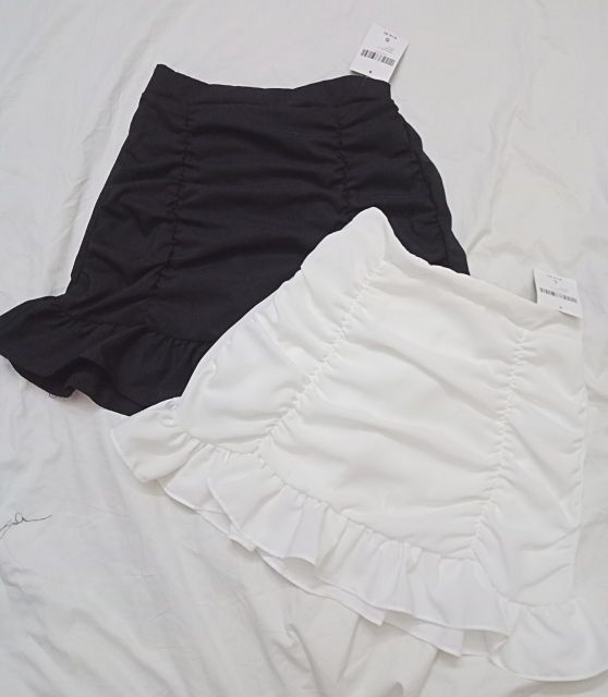 Chân váy đuôi cá nhúng hai bên | BigBuy360 - bigbuy360.vn