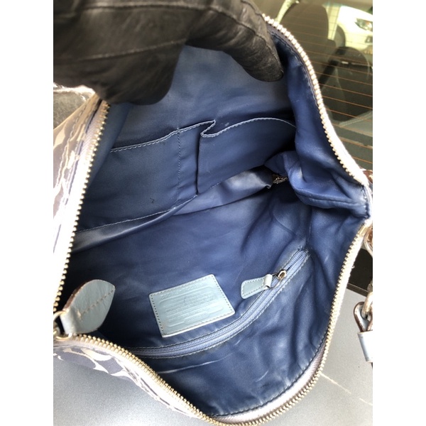 Túi chuẩn si .túi qua sử dụng. khách vui lòng xem hình nếu muốn biết thêm thông tin sản phẩm mời khách vô chat . Tkanks.