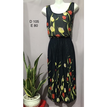 Thanh lý đầm đen hoa tulip, vải voan xếp ly