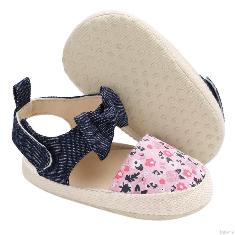 Giày sandal bít mũi in hoa thời trang mùa hè cho bé gái