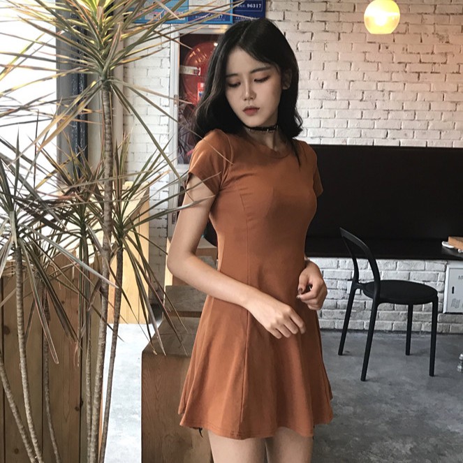 Đầm tay ngắn thiết kế quyến rũ hợp thời trang | BigBuy360 - bigbuy360.vn