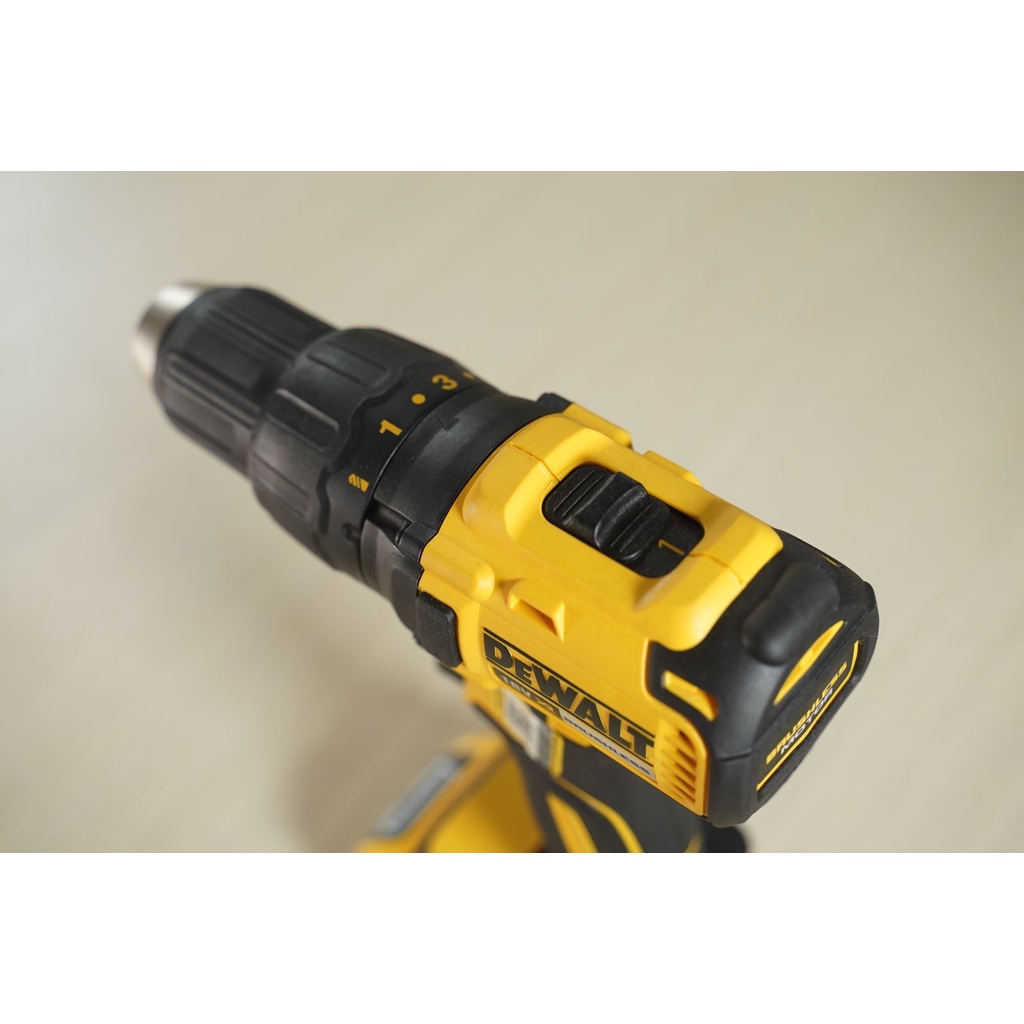 Máy khoan pin DeWalt DCD777D2-B1