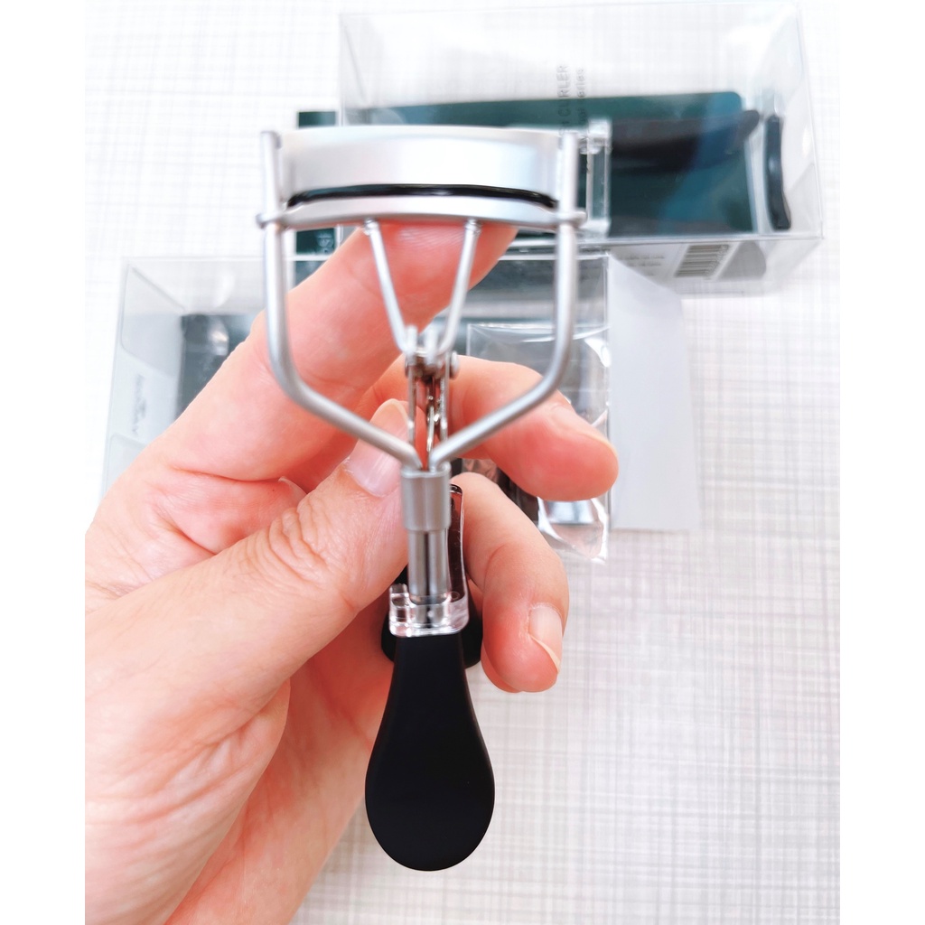 Bấm mi Vacosi Modern lash Curler cán đen BM03