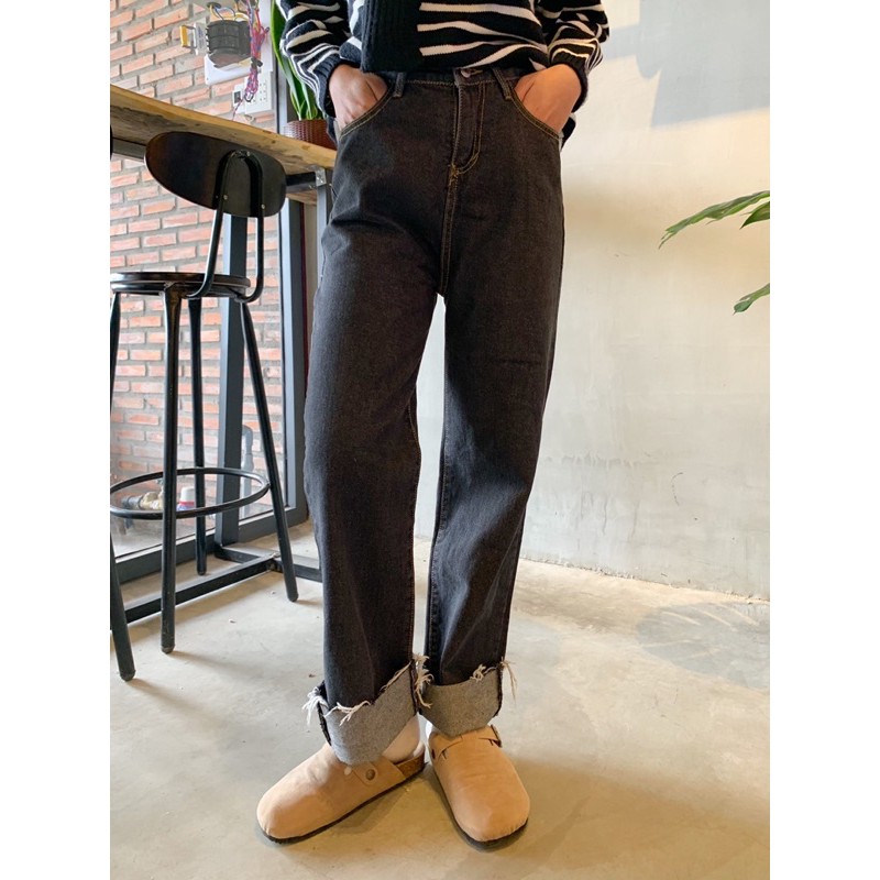 Quần jeans ống rộng gấp gấu