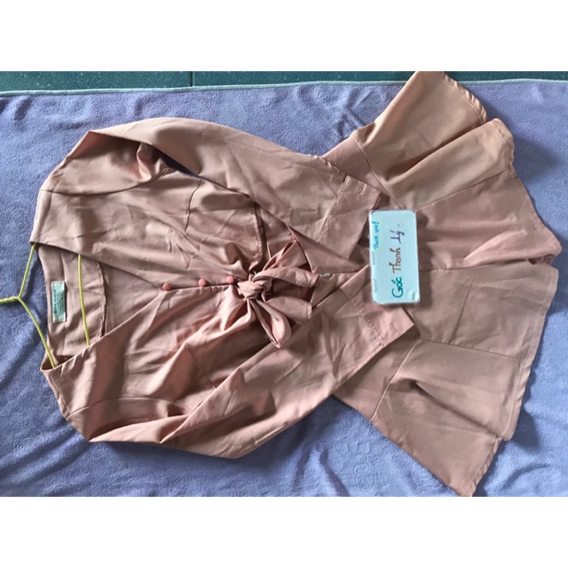 Jumpsuit màu cam hồng