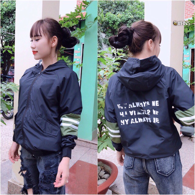 Áo khoác dù phối sọc ngang tay in chữ sau lưng