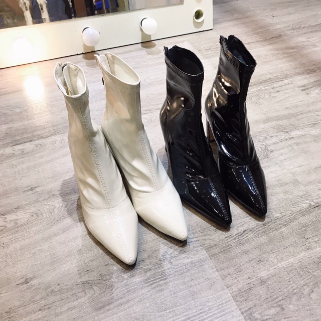 Boot da bóng ướt gót dẹt 7cm đen trắng sữa cổ cao | BigBuy360 - bigbuy360.vn
