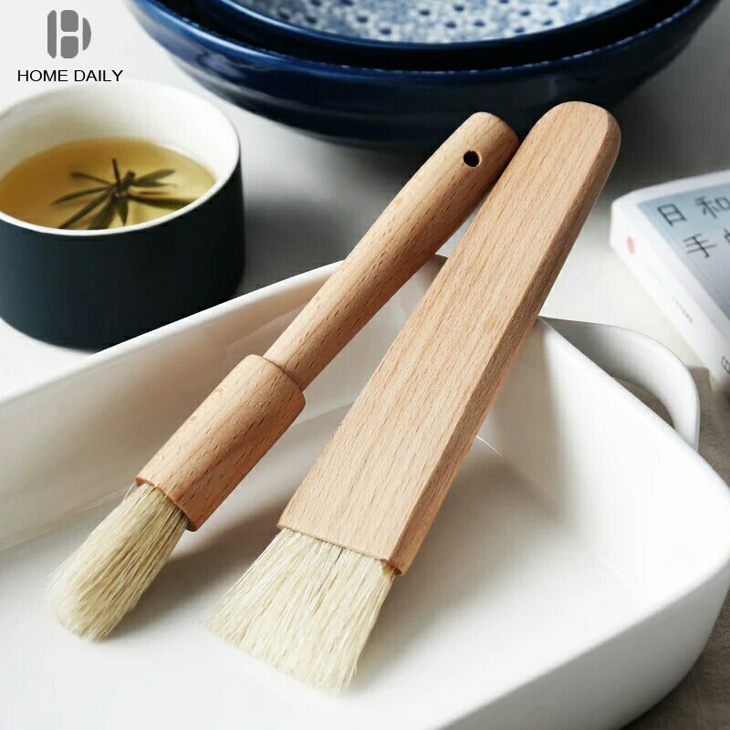 Cọ cán tròn phết dầu thịt nướng tại nhà bếp