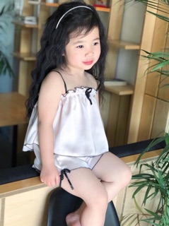 Set đồ bé gái hai dây lụa đáng yêu