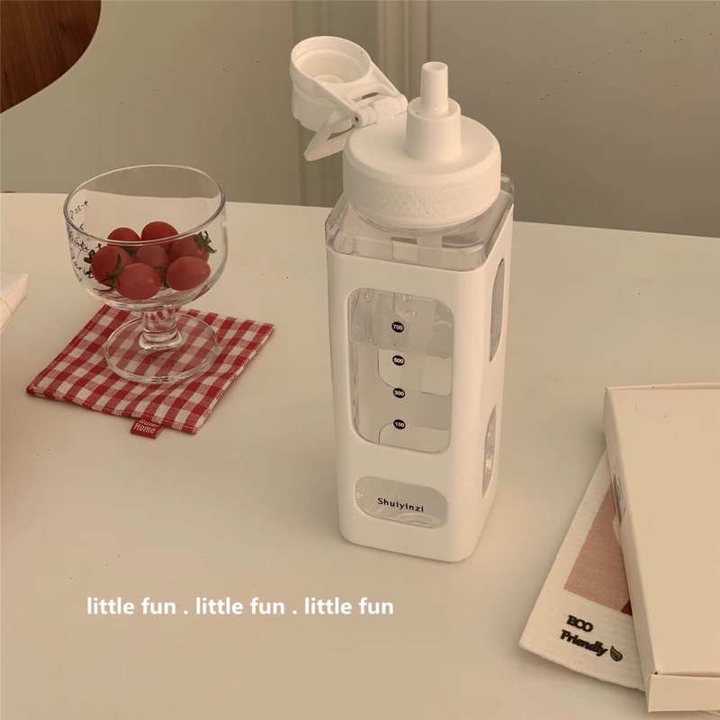 Bình nước nhựa viền trắng 700-900ml