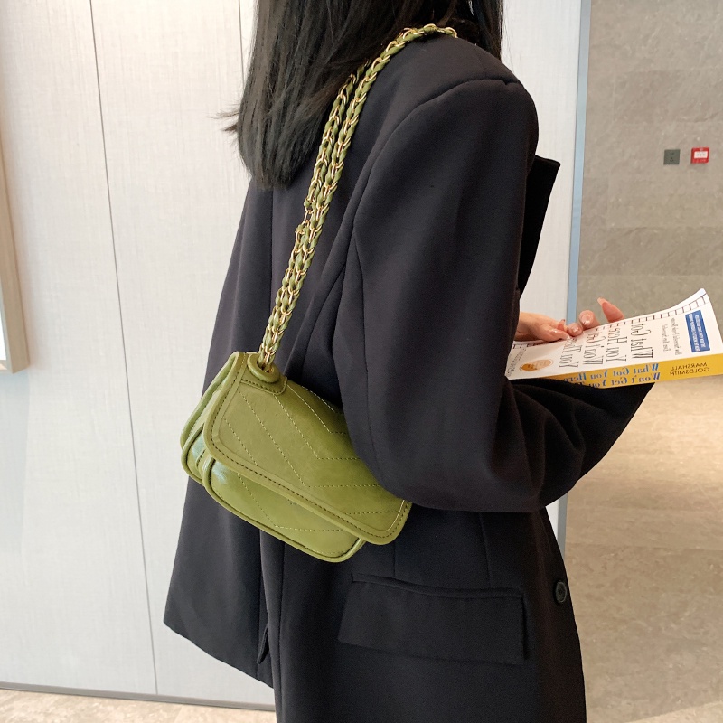 Túi Xách Đính Đá Phối Dây Xích Dễ Phối Đồ Thời Trang