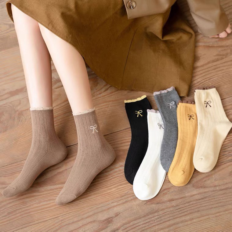 Tất Vớ Dài Nữ Thêu Hình Nơ dễ thương, dịu dàng, chất vải cotton co giãn thấm hút tốt