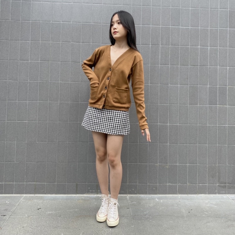 Andabove - Áo khoác Cardigan nữ cổ V có túi - V-neck Cardigan - Màu Xanh/Xám/Nâu/Babyblue | BigBuy360 - bigbuy360.vn