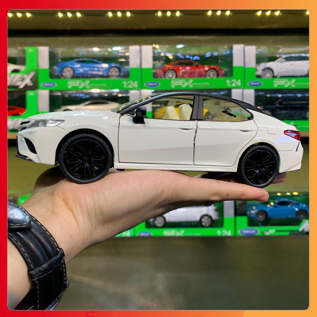 Mô hình xe Toyota Camry 2019 tỉ lệ 1:24 hãng CHEZHI