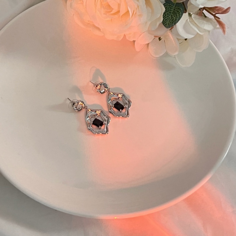 Bông Tai Đính Đá Đen Phong Cách Harajuku Đường Phố