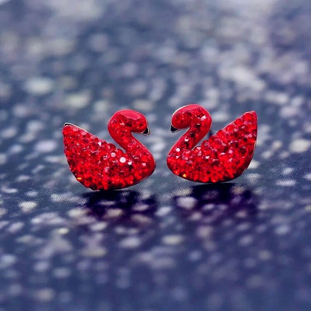 Bông tai titan thiên nga đính đá đỏ BTT56