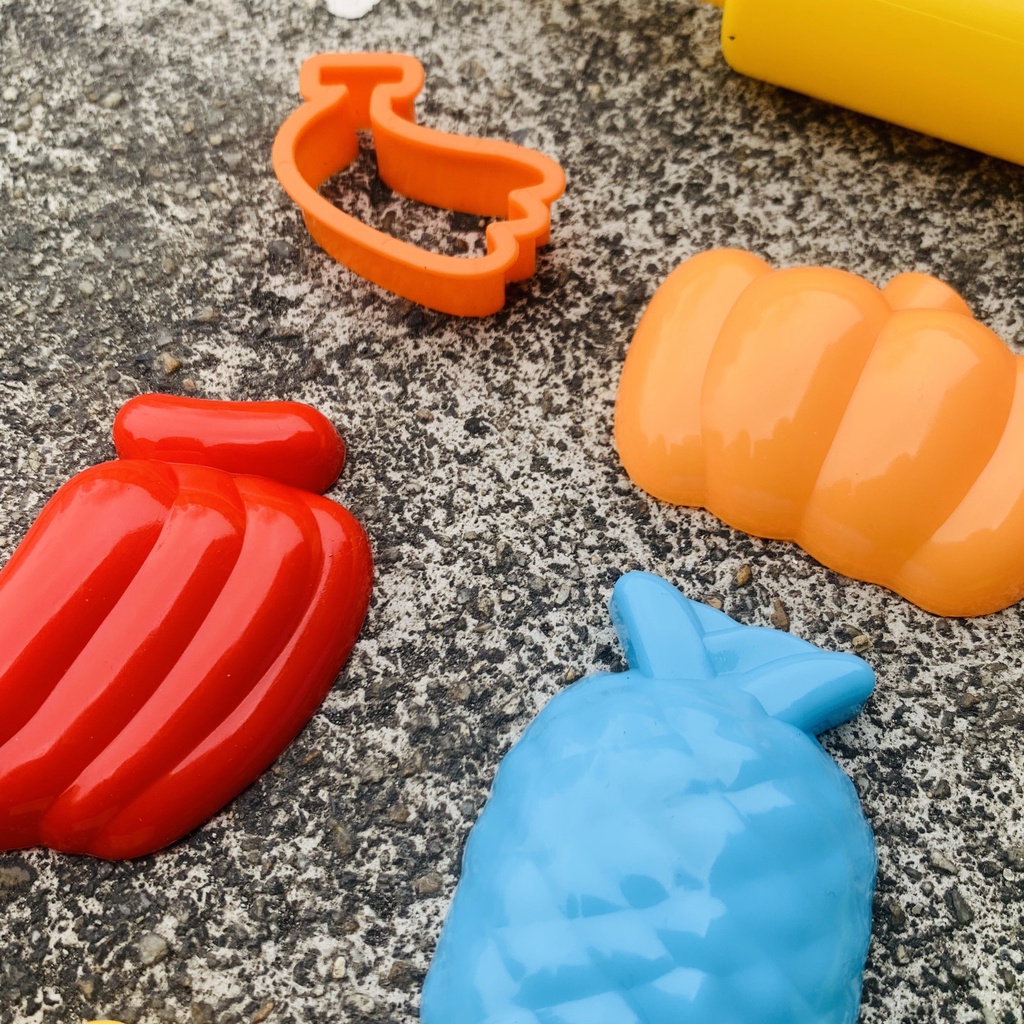 Đồ Chơi Đất Nặn Benrikids Bộ 8 Khuôn Chơi Kèm Thanh Lăn Cán Đất Cho Bé Sáng Tạo