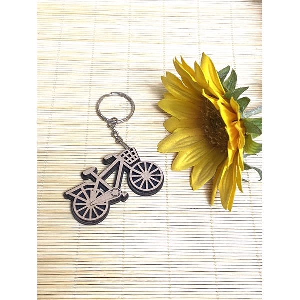 Móc chìa khoá handmade hình xe máy vespa, xe đạp , cây đàn ghita, máy ảnh