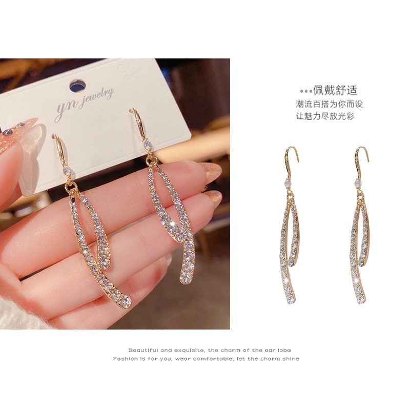 Khuyên Tai Đính Đá Thiết Kế Sang Trọng