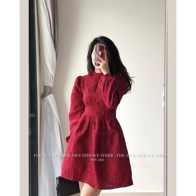 (Ảnh thật) Váy gấm đỏ đô chiết eo cut out lưng the.sweaterweather TSW | BigBuy360 - bigbuy360.vn