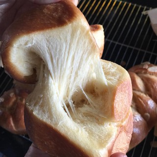 Bánh mì hoa cúc_Harry Brioche Bread by Ốc Bakery