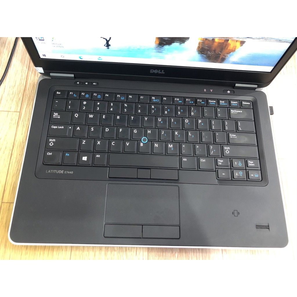 Laptop Dell Latitude E7440 Intel Core i7 4600 / Ram 8GB / SSD 240GB / Màn hình 14 inch - Máy đẹp 90% Bảo hành 01 tháng