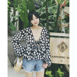 Áo Ulzzang bánh bèo HOA cổ chữ V