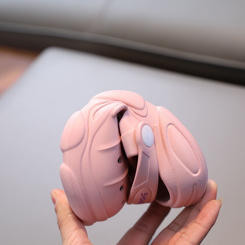 Xăng Đan Đế Bệt Mũi Tròn Đục Lỗ Thiết Kế Dễ Thương Cho Bé