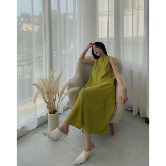 Váy suông cổ tròn cổ điển