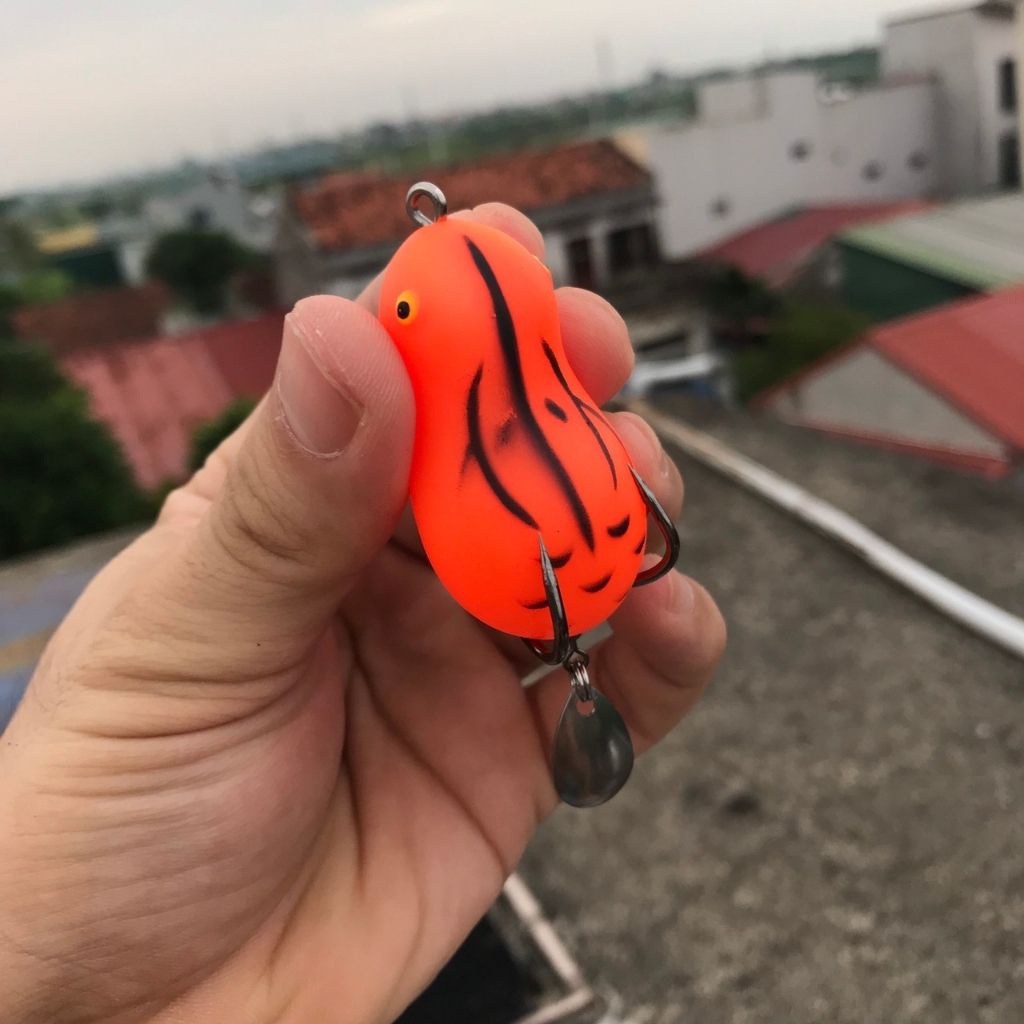 Mồi câu lure, bộ hôp mồi lure, gồm 4 mồi lure giả, 1 hạt gạo hỗ trợ lém xa,1 hộp đựng mồi và khóa link, chì câu cá