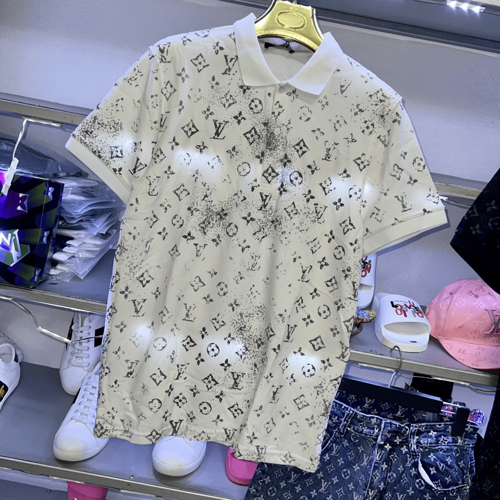 (HCM) ÁO THUN NAM CỔ BẺ TAY NGẮN , HỌA TIẾT LOGO EO VÌ SANG CHẢNH - PHONG CÁCH BOY PHỐ THỜI TRANG CỰC SANG KME FASHION