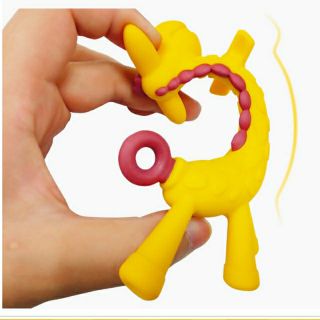 Gặm nướu hươu / chuối cho bé