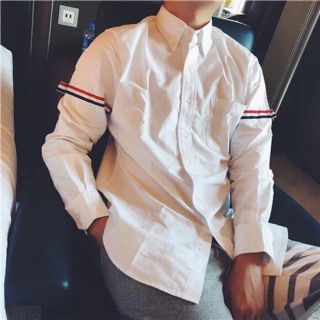 sơ mi trắng sọc ở tay