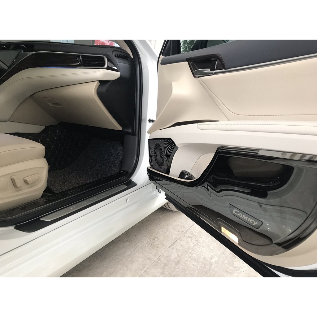 Bộ Ốp Trang trí Màng Loa, Ốp Tapli Cánh Cửa Toyota Camry 2023-2019 Mẫu Vân Titan xước Cao Cấp