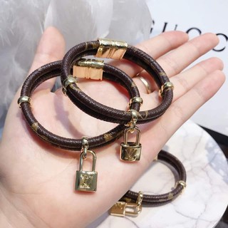 lắc tay ổ khóa LV chất liệu da