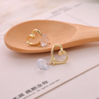 Khuyên tai hình trái tim thả đá tròn