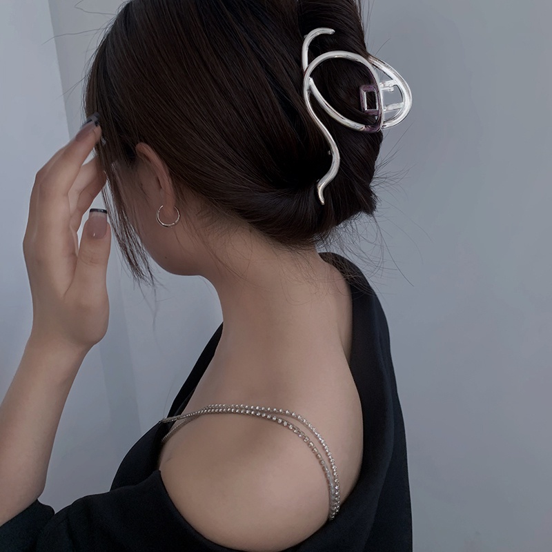 Kẹp Tóc Hình Cá Mập Rỗng Dễ Phối Đồ Thời Trang Cho Nữ