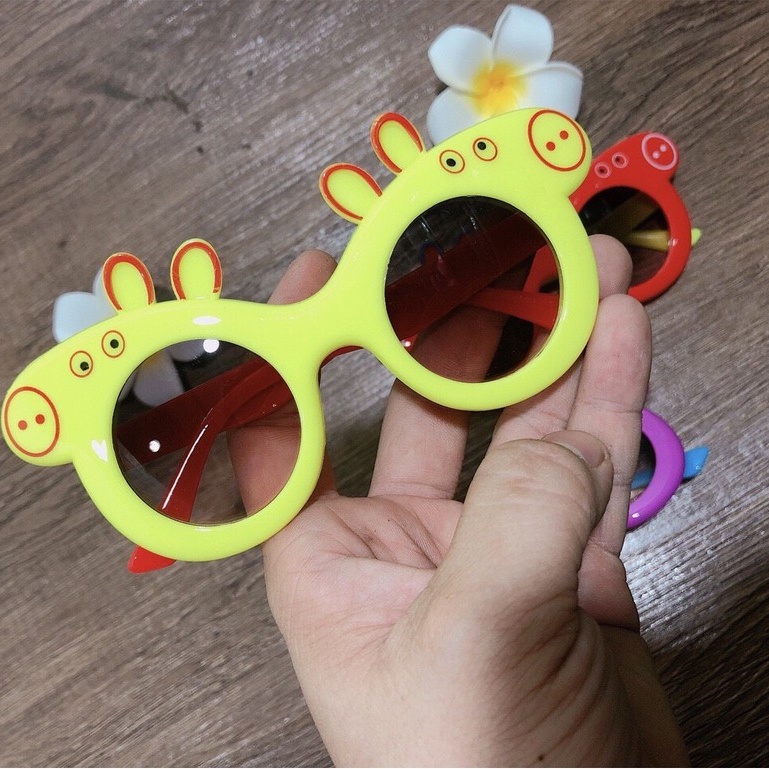 Kính chống nắng heo Peppa cho bé
