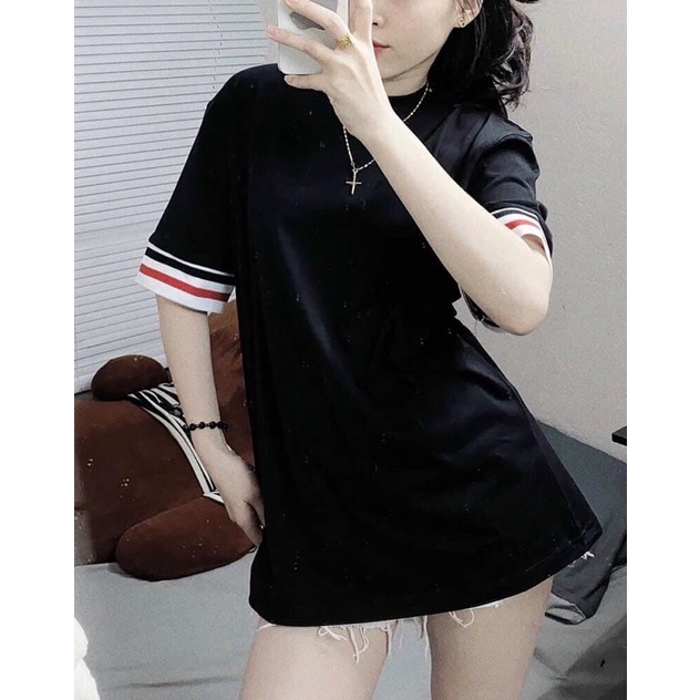 Áo Thun Thom Sọc Đen Đỏ Unisex Nam Nữ Cổ Tròn Ulzzang Phong Cách Năng Động Cá Tính Hot- Áo Phông Rộng Ngắn Tay FREESIZE