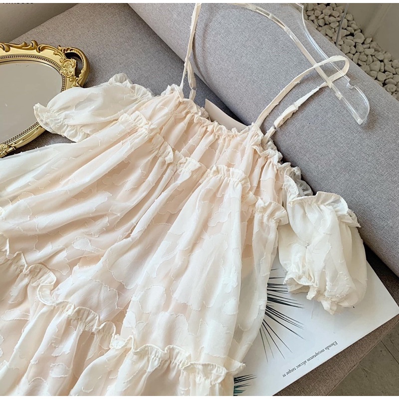 Váy babydoll 2 dây trễ vai hoạ tiết hoa nổi xinh xắn