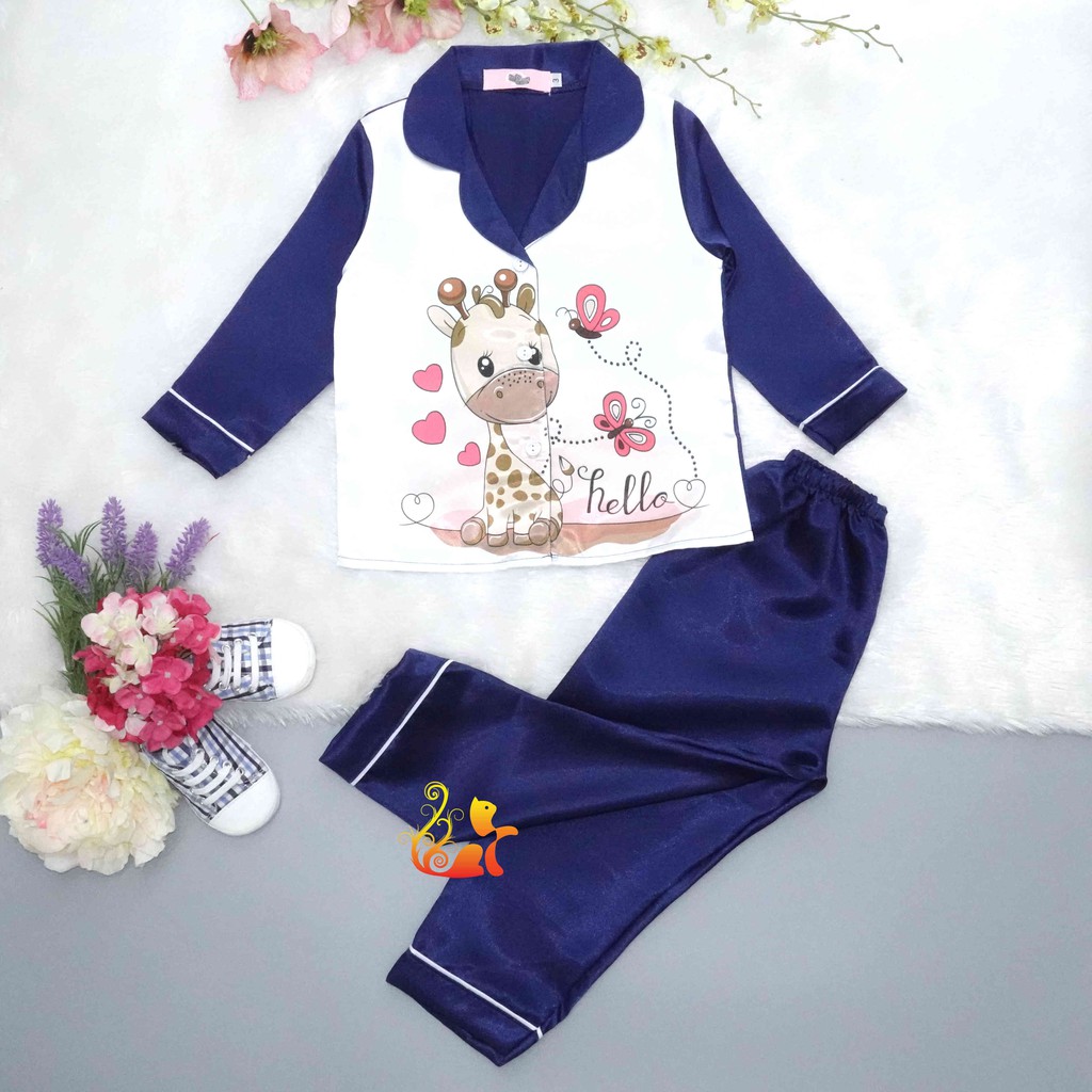 Bộ Đồ Pijama Phi Lụa "Hình Hươu cao cổ" Tay Dài Cho Bé - Từ 12kg - 42kg.