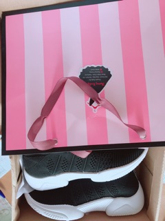 Sneaker bochun size 37 siêu co giãn