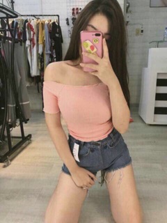 Áo croptop bẹt vai