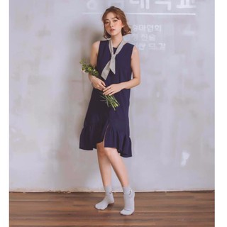 Đầm đuôi cá suông phối khăn cổ